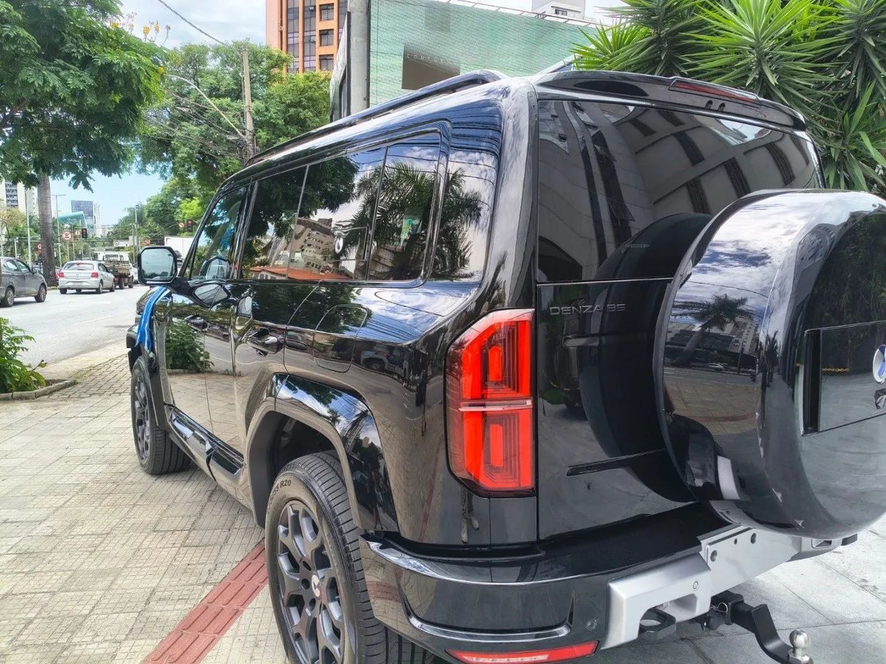 Denza B5 SUV híbrido plug-in, foto 6 de 20