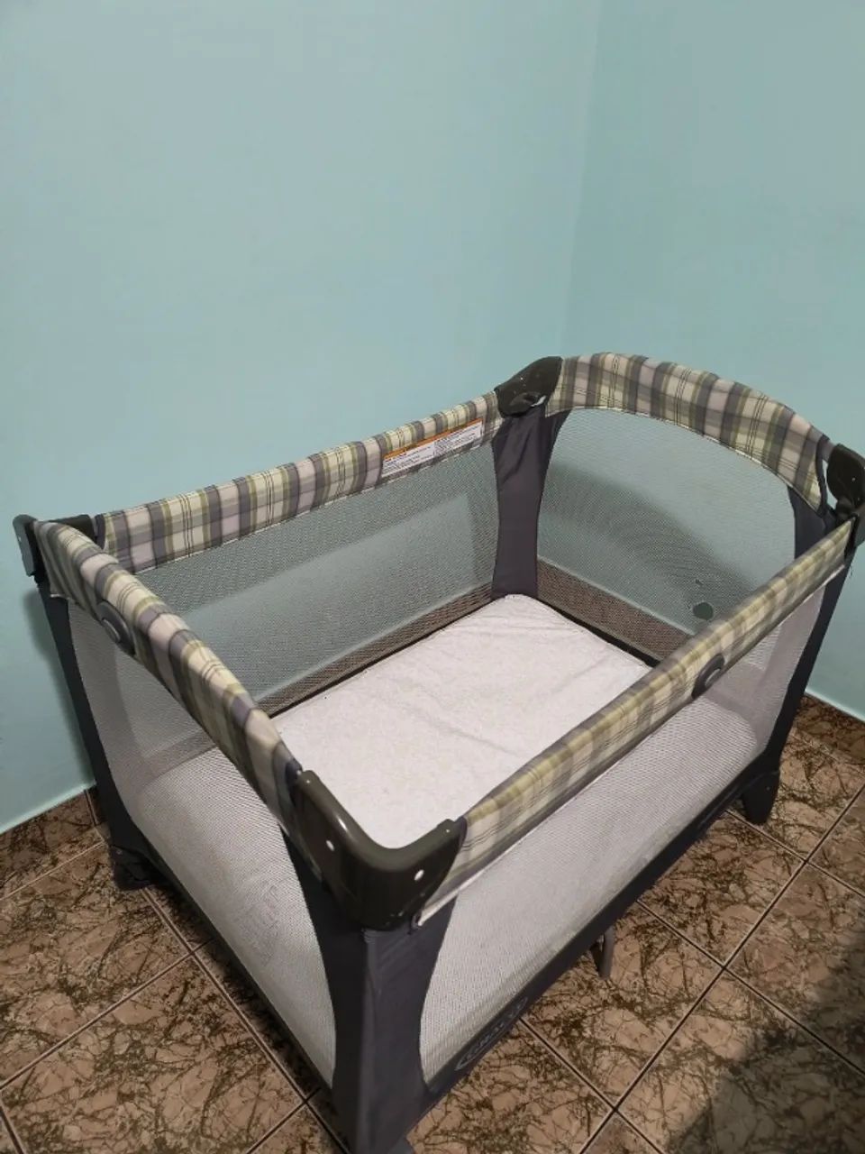 Chiqueirinho de bebê com colchão 