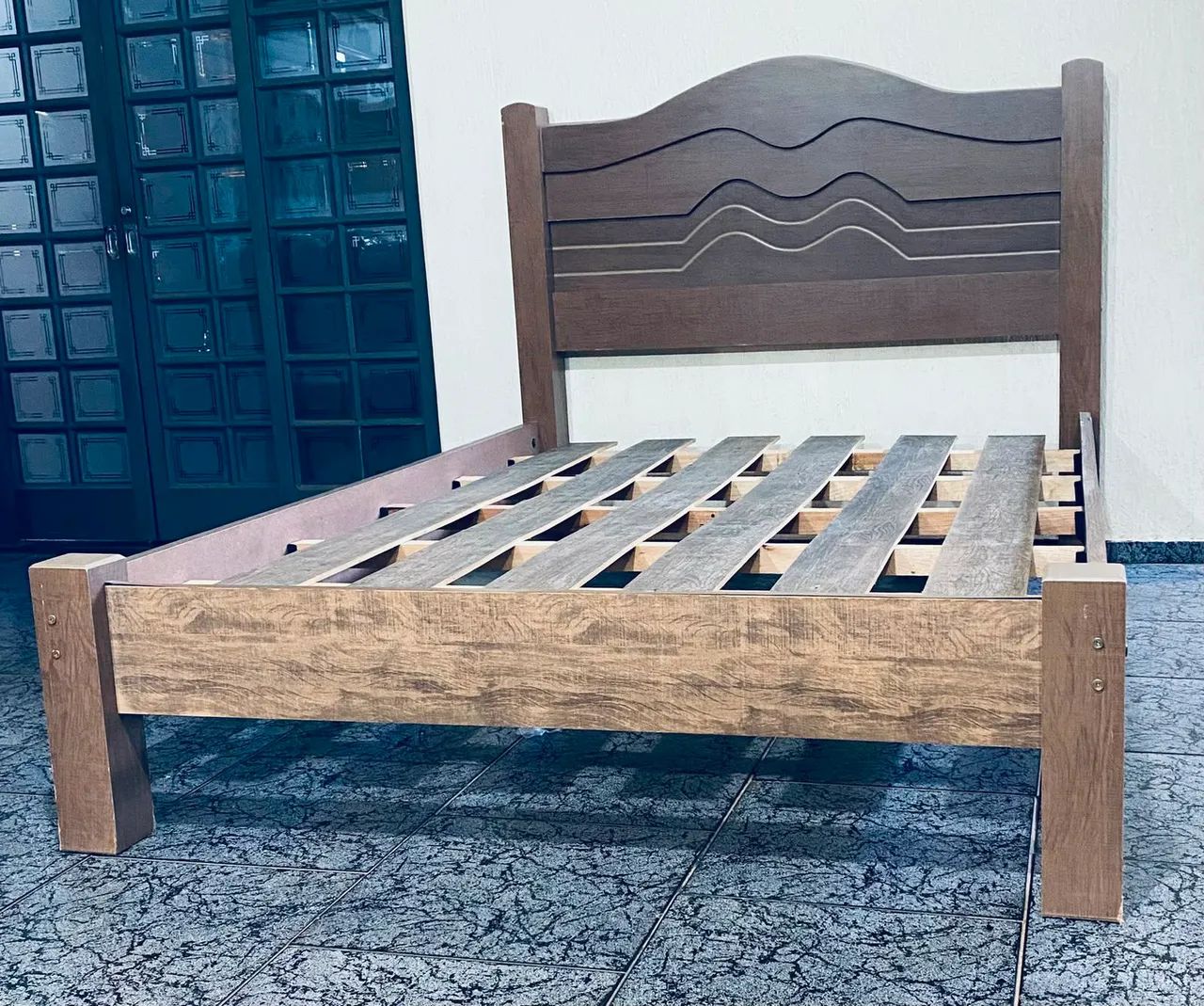 CAMA DE CASAL EM PERFEITO ESTADO 