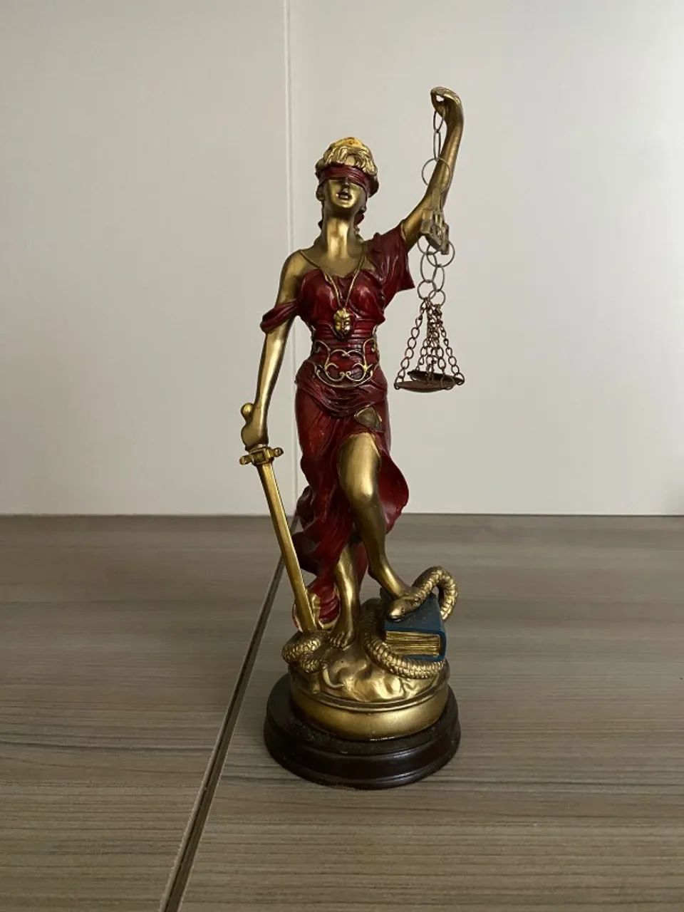 ESTÁTUAS DAMA DA JUSTIÇA - 25 CM E 50 CM - Foto 2