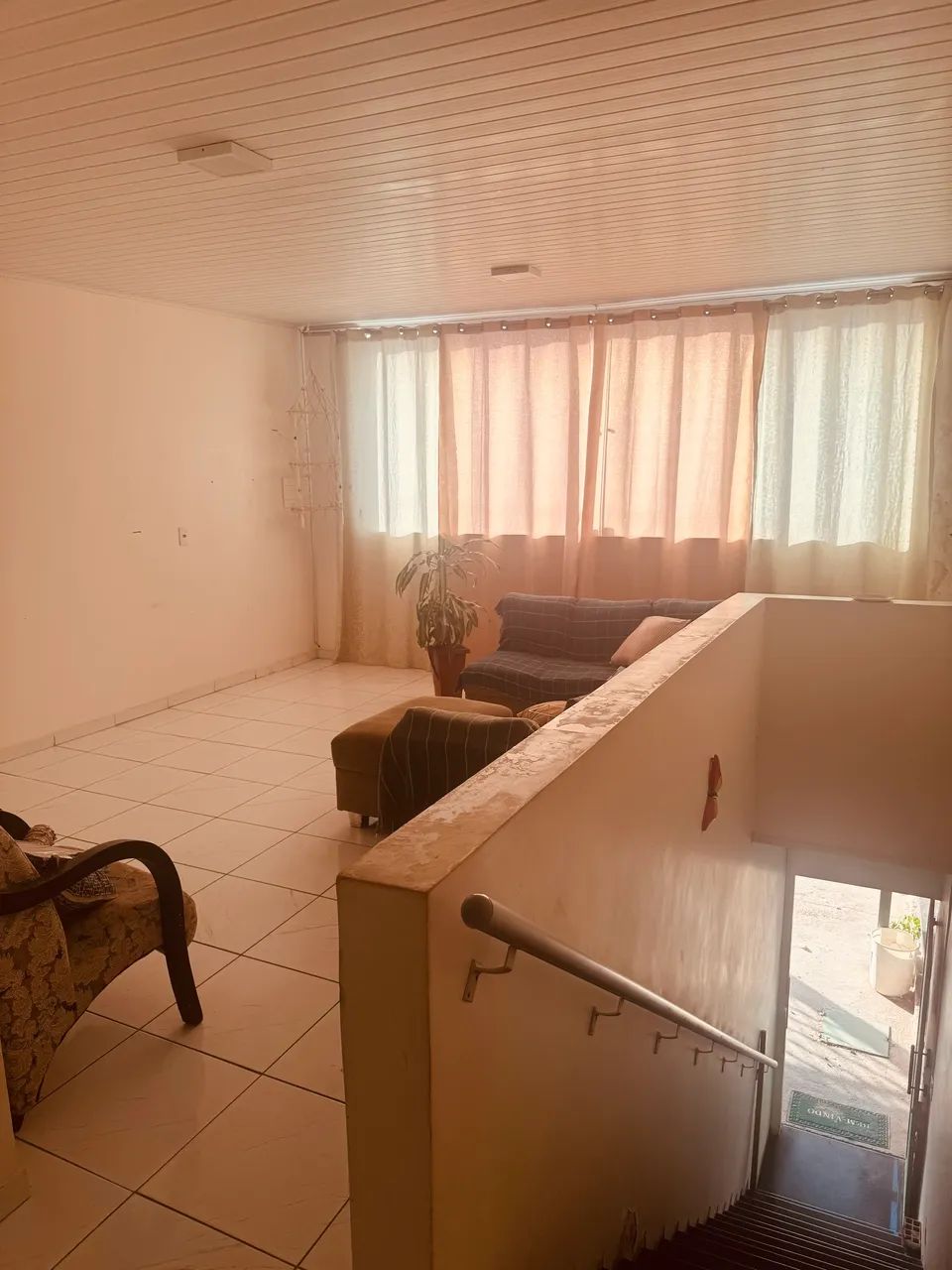 Casa com ponto comercial.