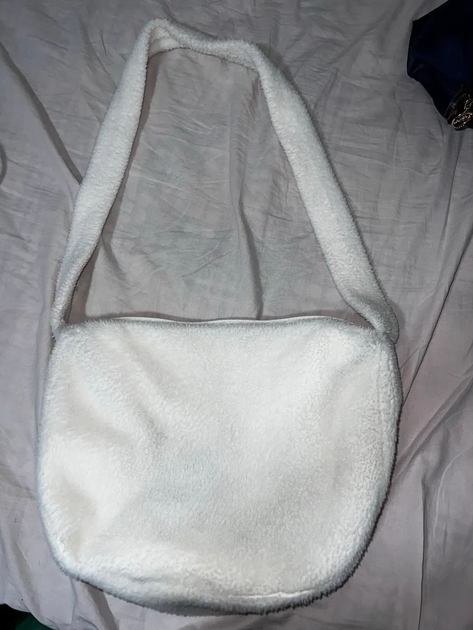 Bolsa tiracolo de pelúcia branca