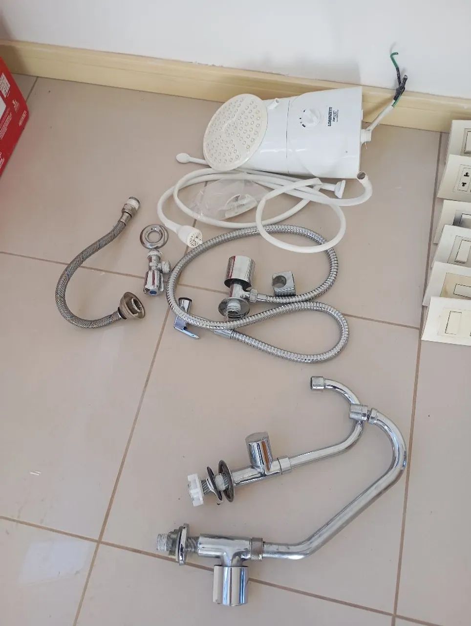 Tomadas, torneiras e ducha