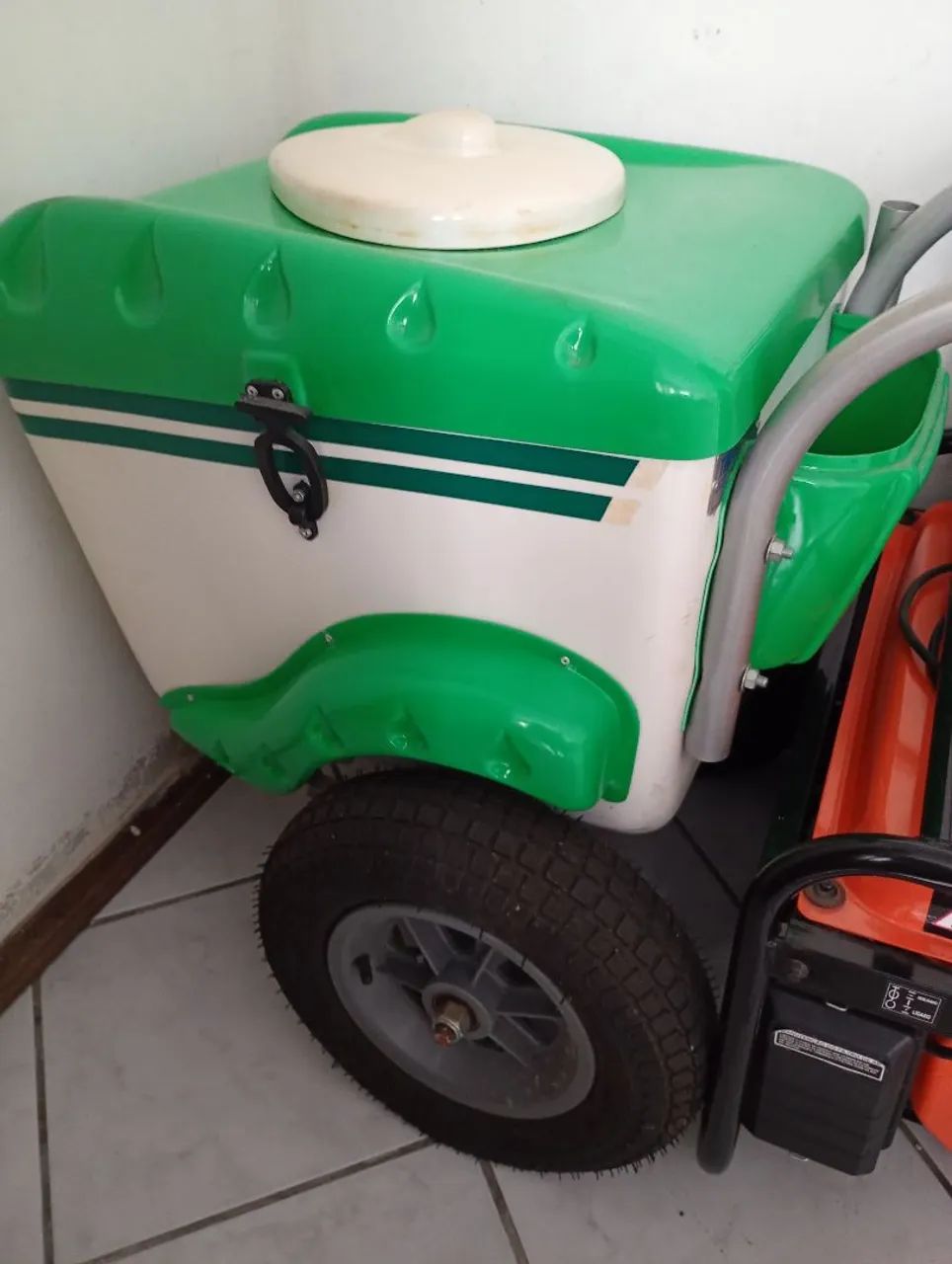 Vendo Carrinho de Picolé/Capacidade 300 picolés/Incluso as 5 Placas de Gelo/1 ano de uso  - Foto 3