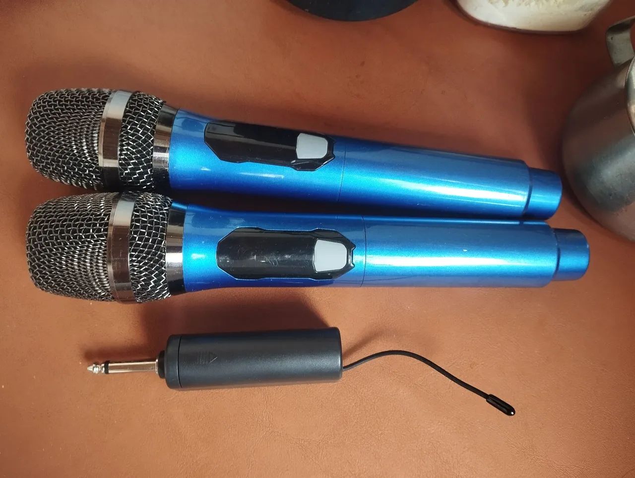 Vende-se 2 microfone pra karaokê 