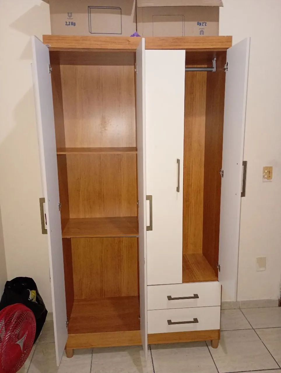 Vendo GUARDA ROUPA DE SOLTEIRO SEMI NOVO - Foto 4