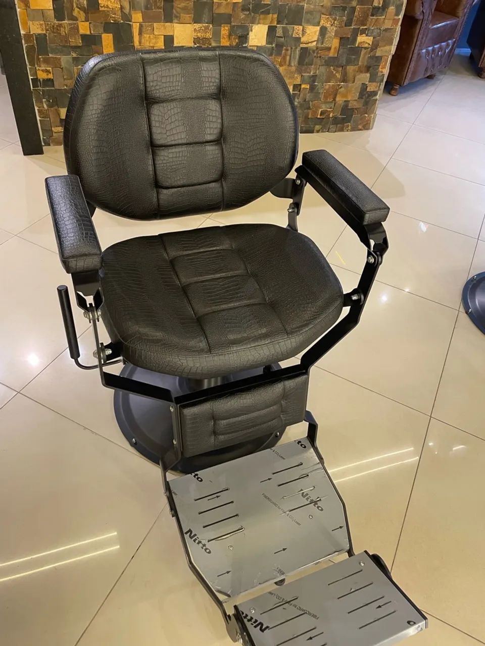Cadeira poltrona Van de velde salão barbearia  - Foto 2