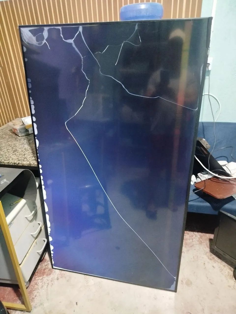TV led 65 polegadas trincada para retirada de peça - Foto 2
