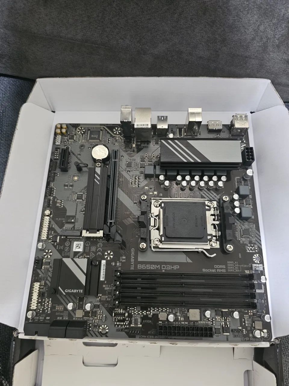 Placa Mãe Gigabyte B650M D3HP AM5 DDR5 - Open Box - Nova - Foto 4