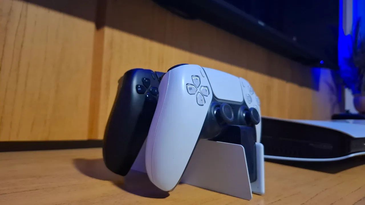 Playstation 5 Slim - 2 controles - Foto 3