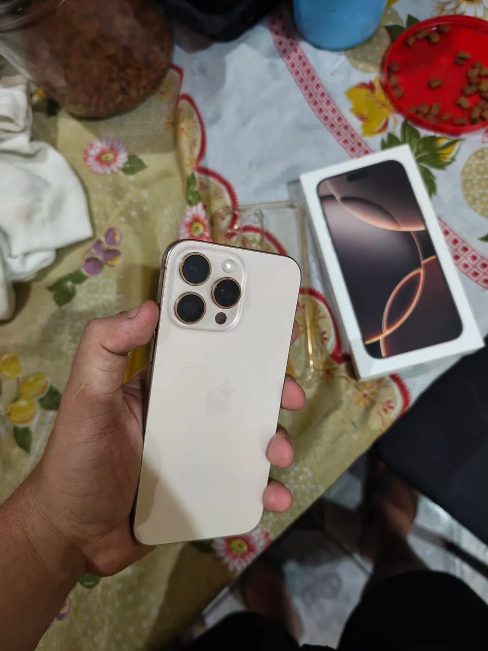 iPhone 16 pro Max Gold 256gb completo 100% original - Foto 2