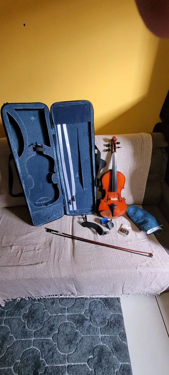 Violino 4/4 completo e todo ajustado 