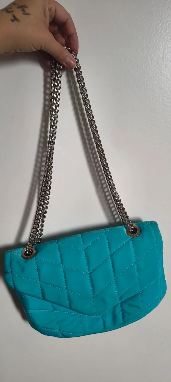 Bolsa azul de ombro - alça prata 