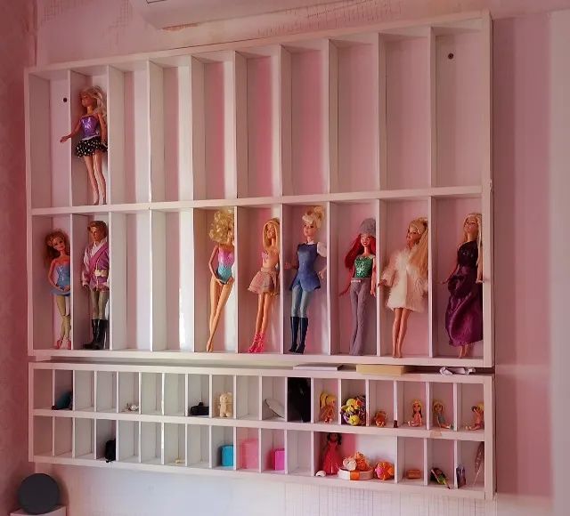 Nicho de boneca Barbie e polly
