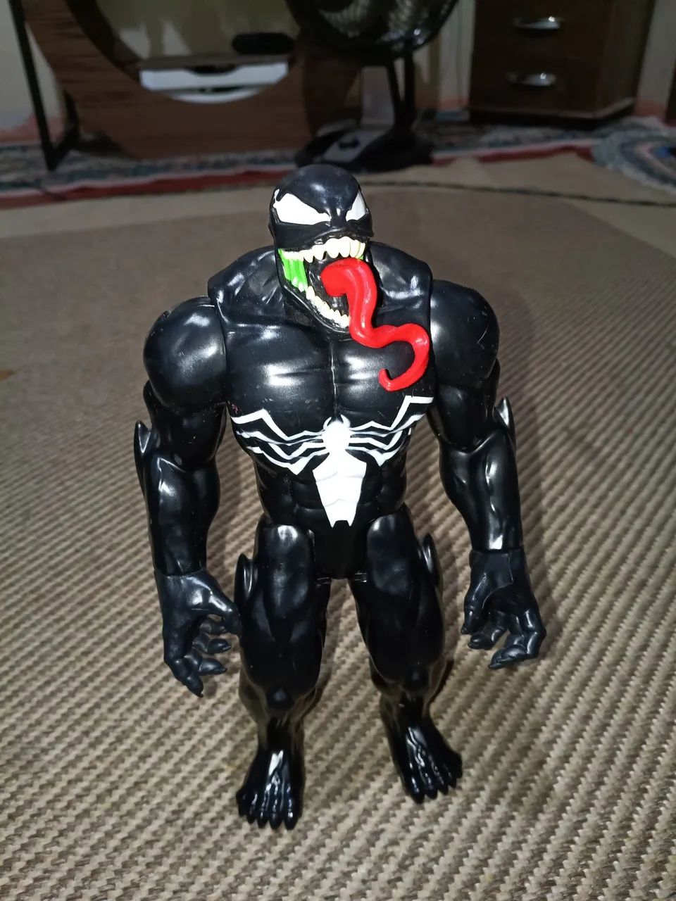 Boneco Venom da Hasbro 30cm - Foto 5