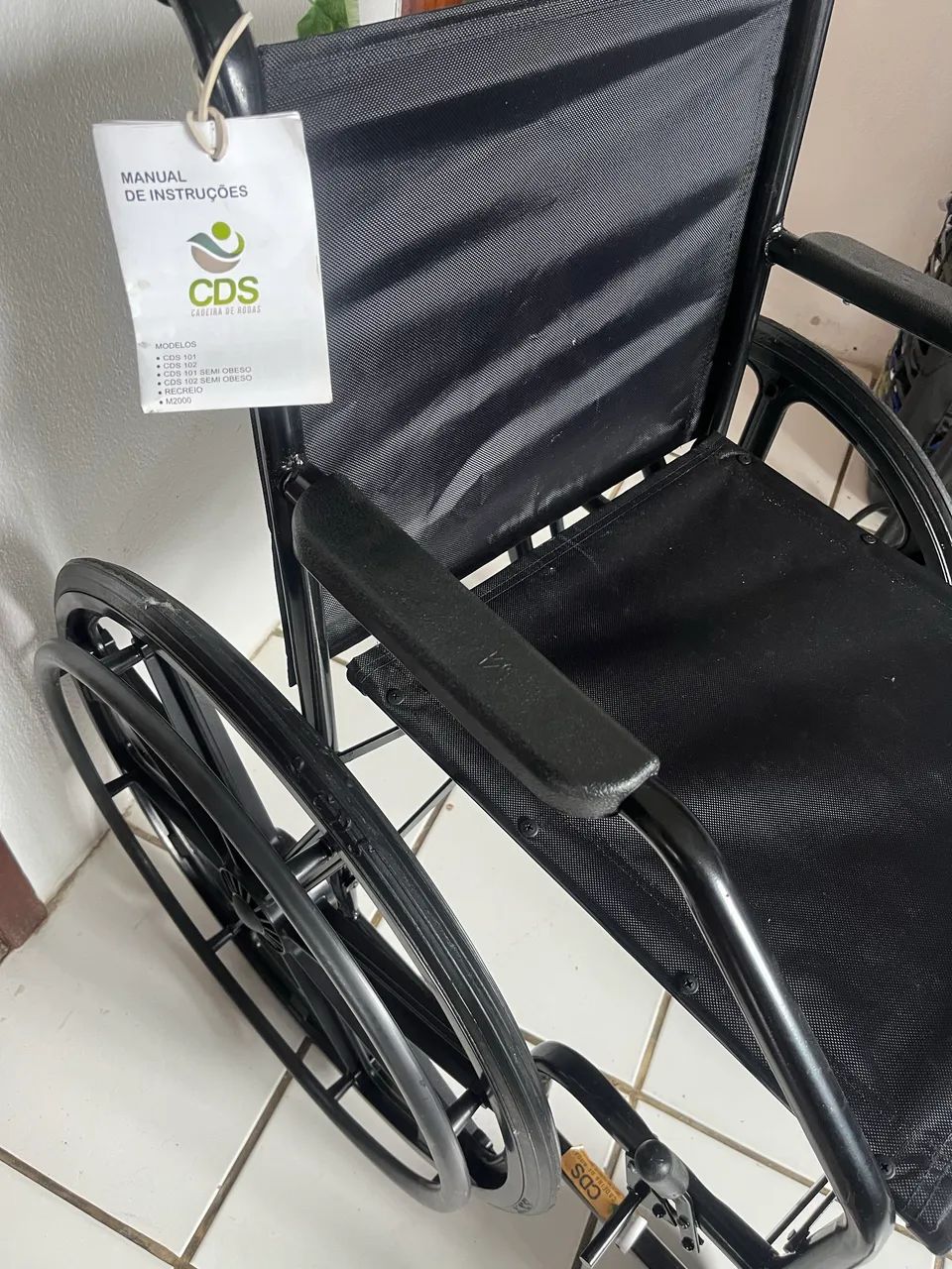 Cadeira de Rodas Nova  - Foto 3