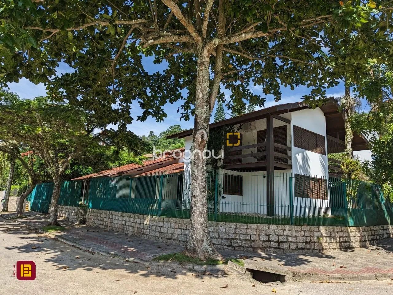 Casa com 328m², 6 quartos, 1 suíte, 2 garagens, ao lado da UFSC em Florianópolis - Foto 2
