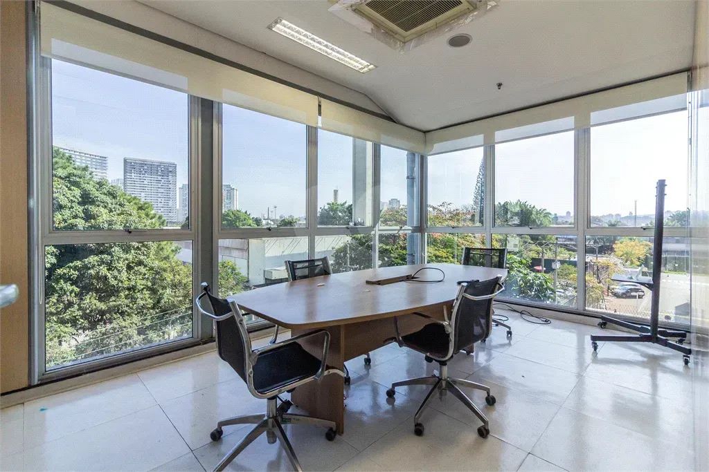 Prédio Comercial Inteiro na Barra Funda - 3.292 m² de Área Útil e 30 Vagas - Foto 5