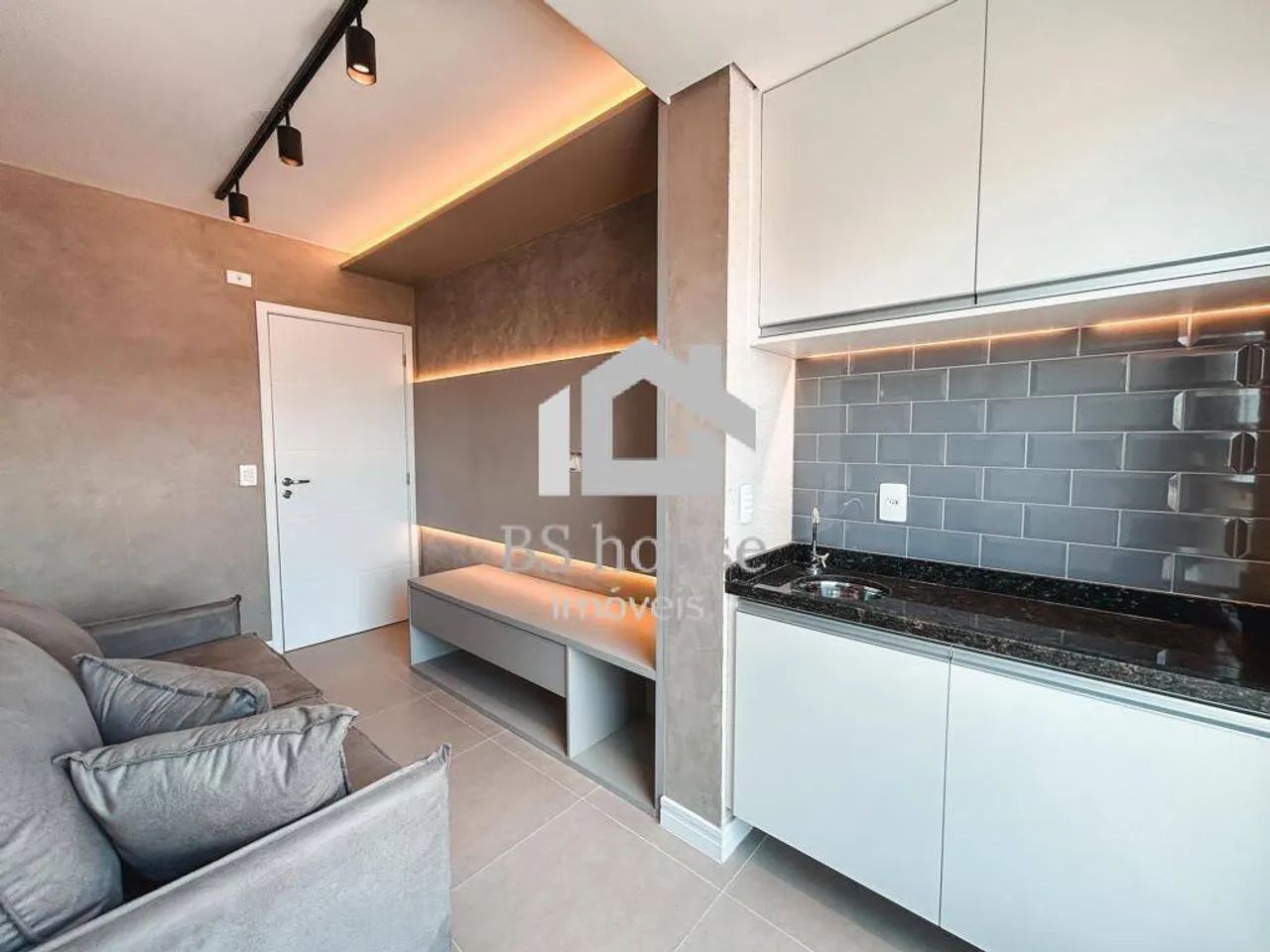 Apartamento com 2 dormitórios, planejados e varanda gourmet - Foto 3