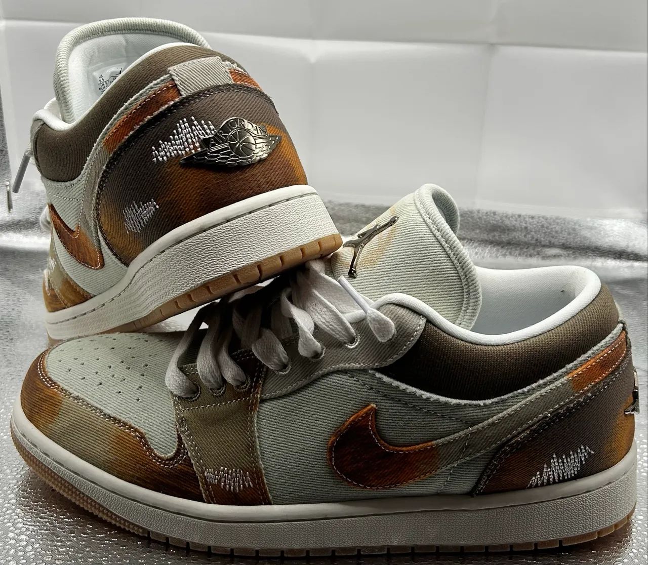 Tênis Air Jordan 1 Low nas cores off white - Foto 2