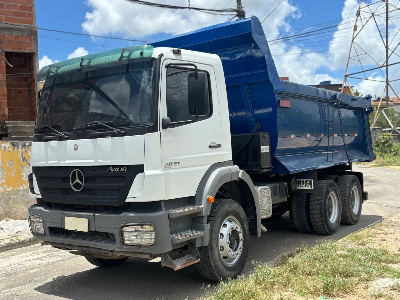 MB AXOR 2831 Caçamba com ar condicionado traçado 6x4 bem conservado 