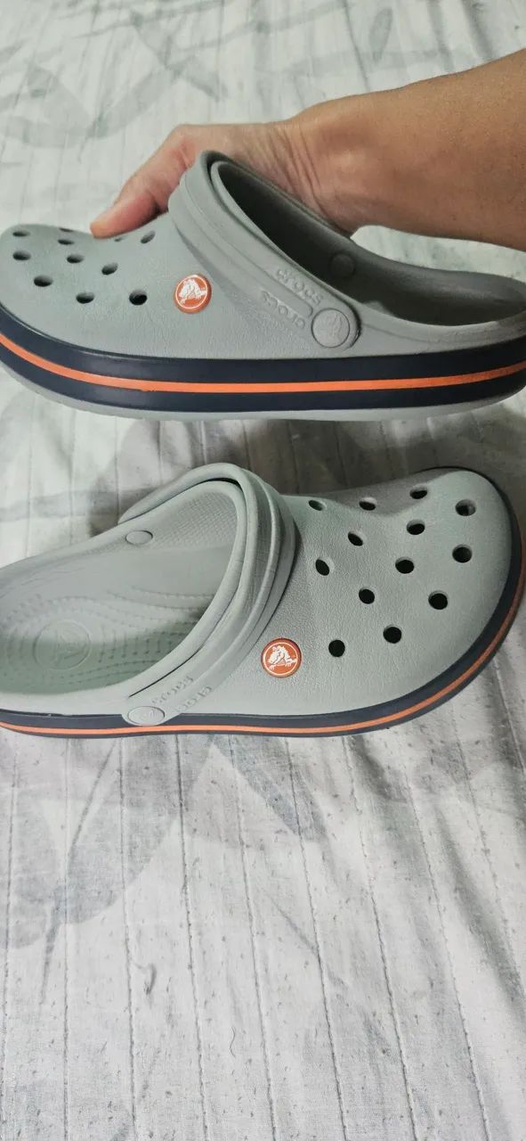 Crocs original 38 cinza  - Foto 3