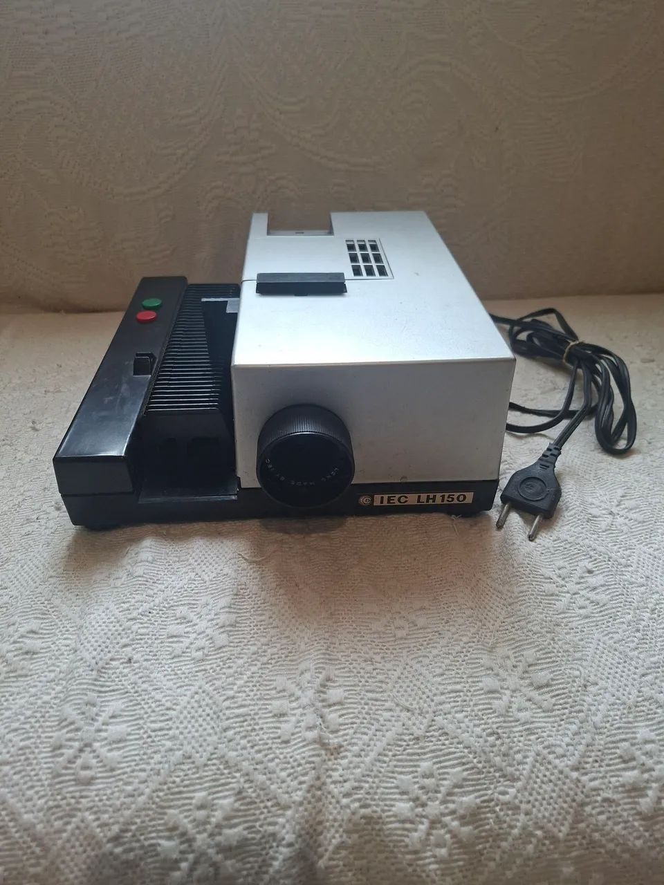 Projetor de slides IEC LH 150