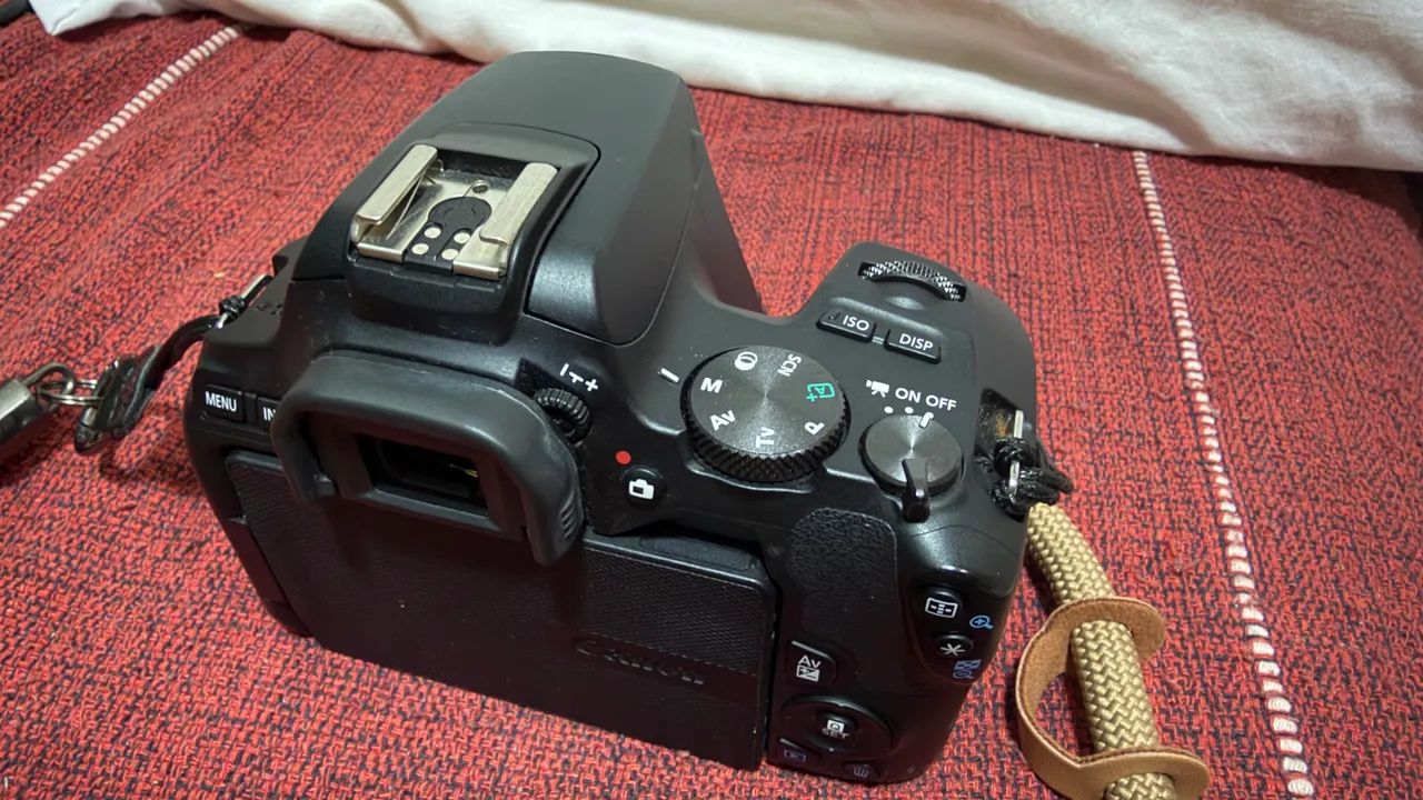 Canon EOS Rebel SL3 + Lente 18-55mm IS STM | 4K | Ótimo estado - Foto 3