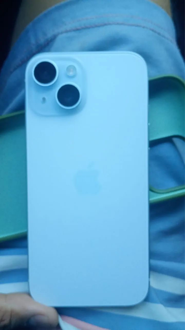 iPhone 15, 128 GB semi novo com caixa 