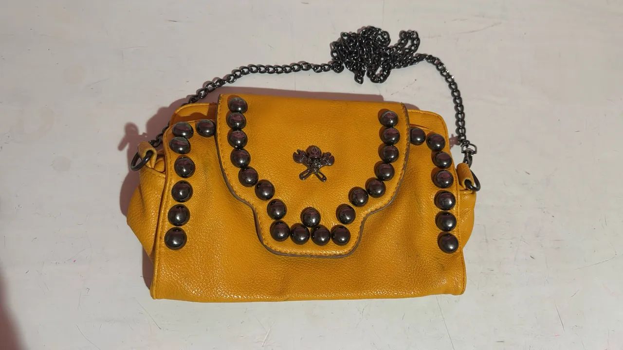 Bolsa Pequena Laranja com Corrente e Detalhe de Caveira