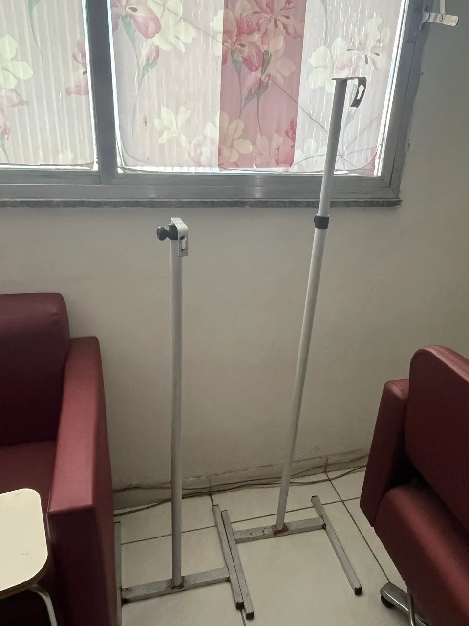 Manequins Claudia, com 2 suportes e porta joias  - Foto 3