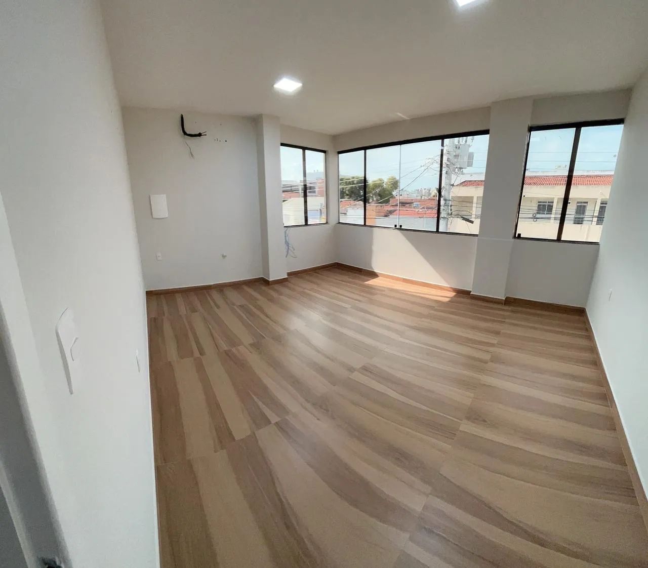 Alugo sala reformada no bairro São José  - Foto 2