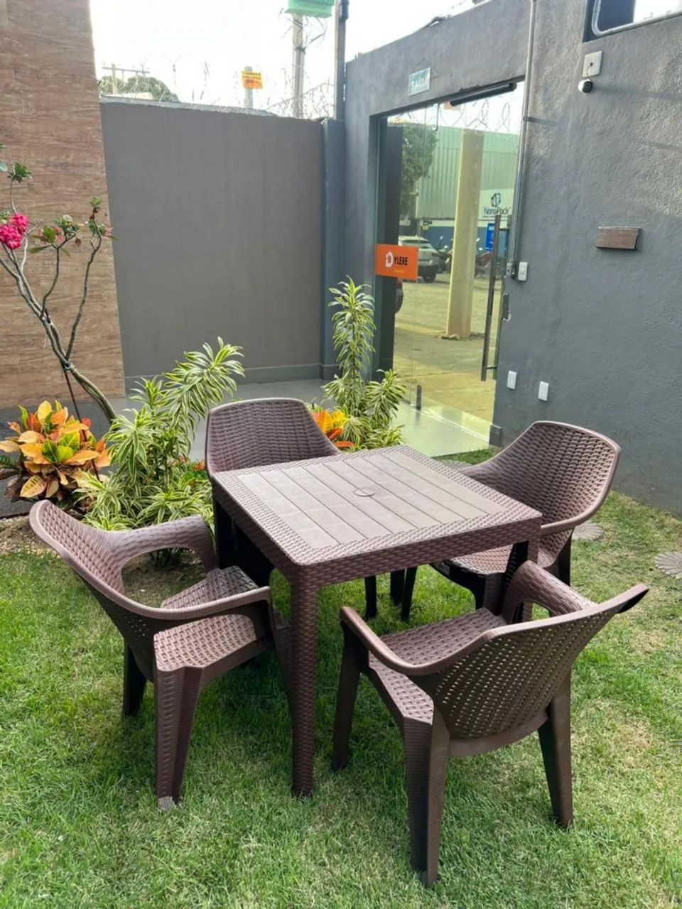 CONJUNTO DE MESA + 4 CADEIRAS<br>Conforto, beleza e praticidade para o seu espaço! - Foto 2