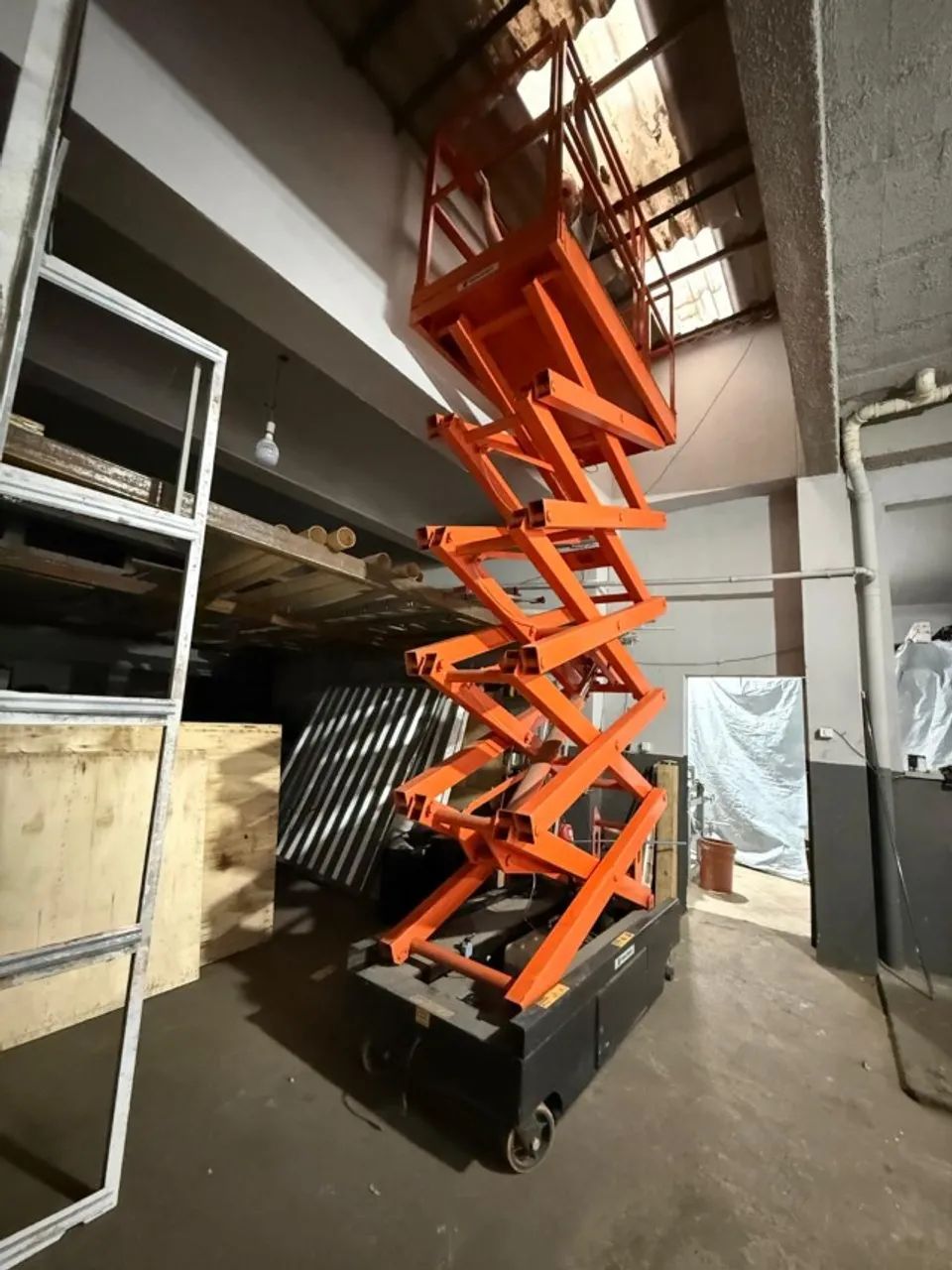 Platafarma elevatória tesoura - Foto 5