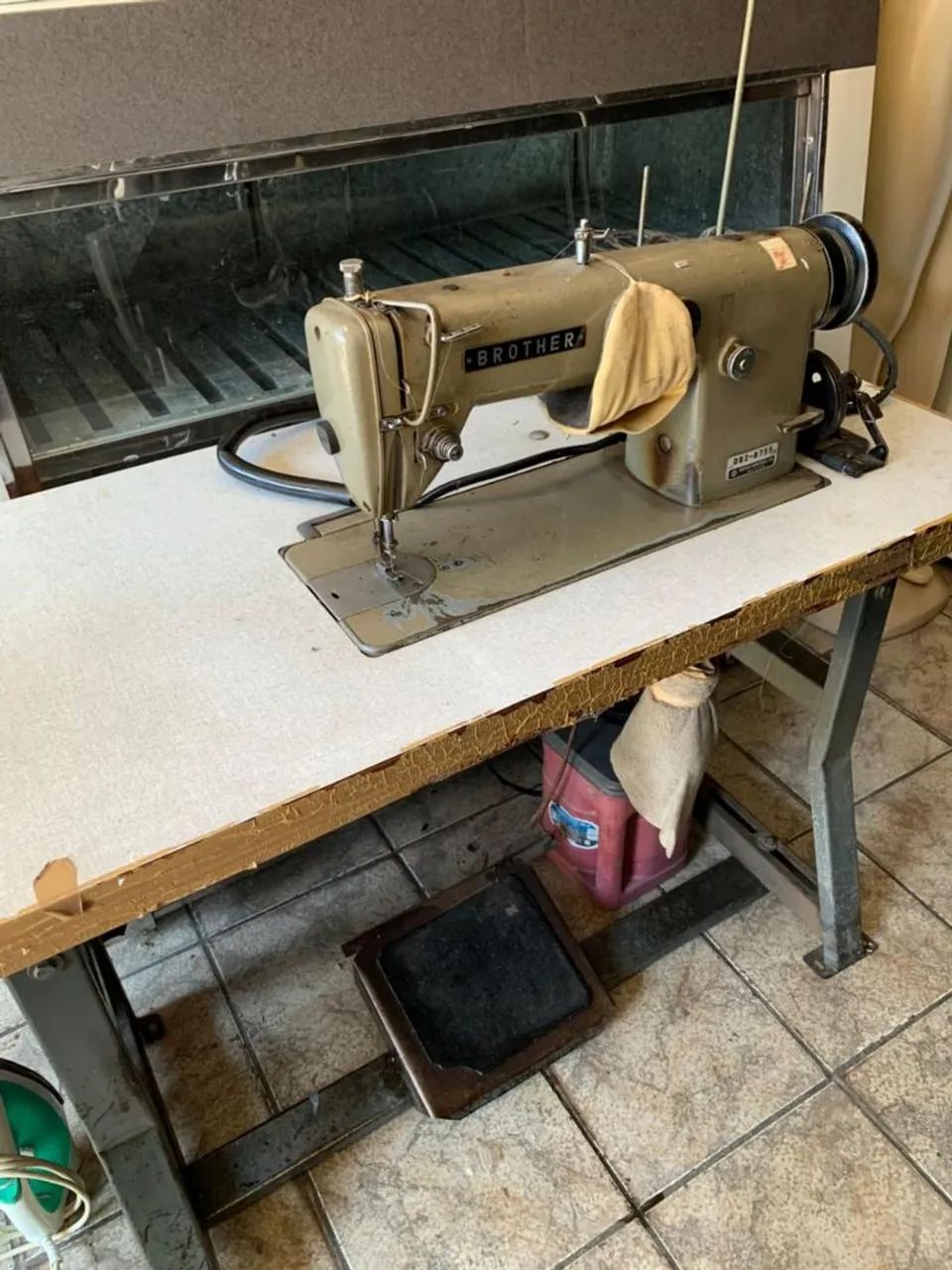 Máquina de Costura Reta Industrial Brother DB2 - Funcionando - Foto 4