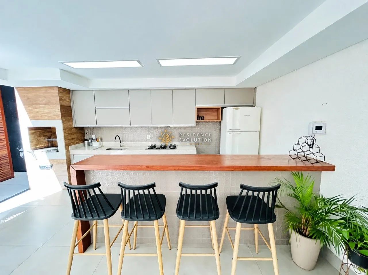 Casa com 3 quartos, suíte e 2 vagas - Santa Mônica - Foto 3