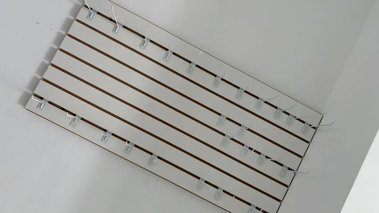 Painel Canetelado com 30 ganchos 