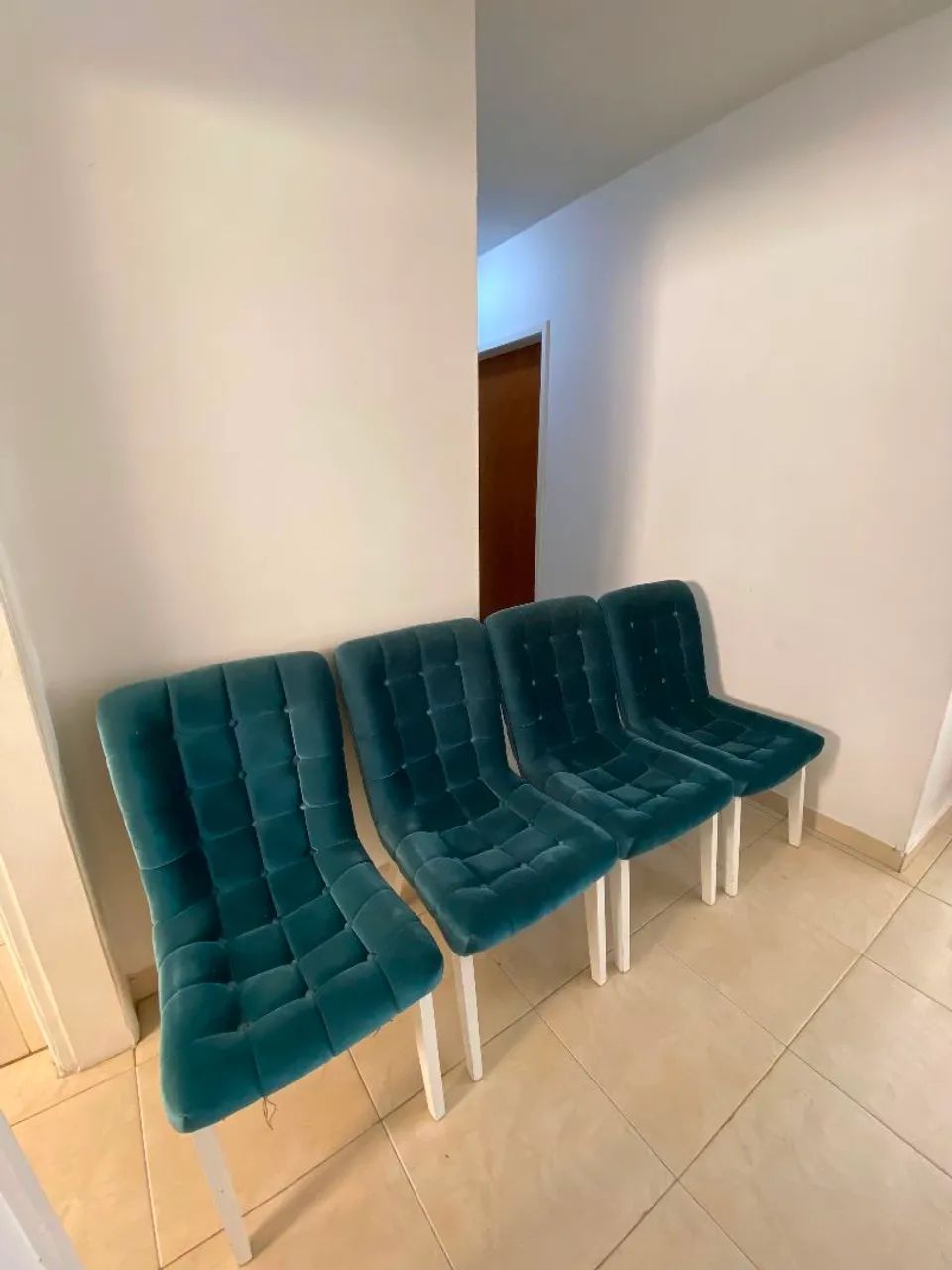 Conjunto 8 Cadeiras de Madeira com Estofado em Veludo Azul - Foto 2