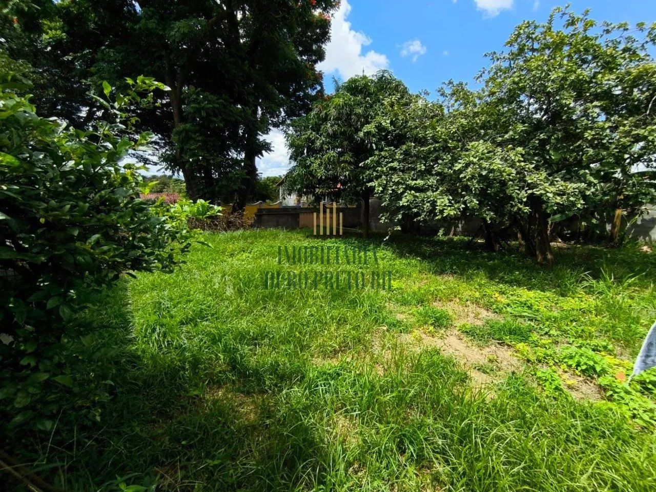 Lote à venda no Bairro Braúnas;