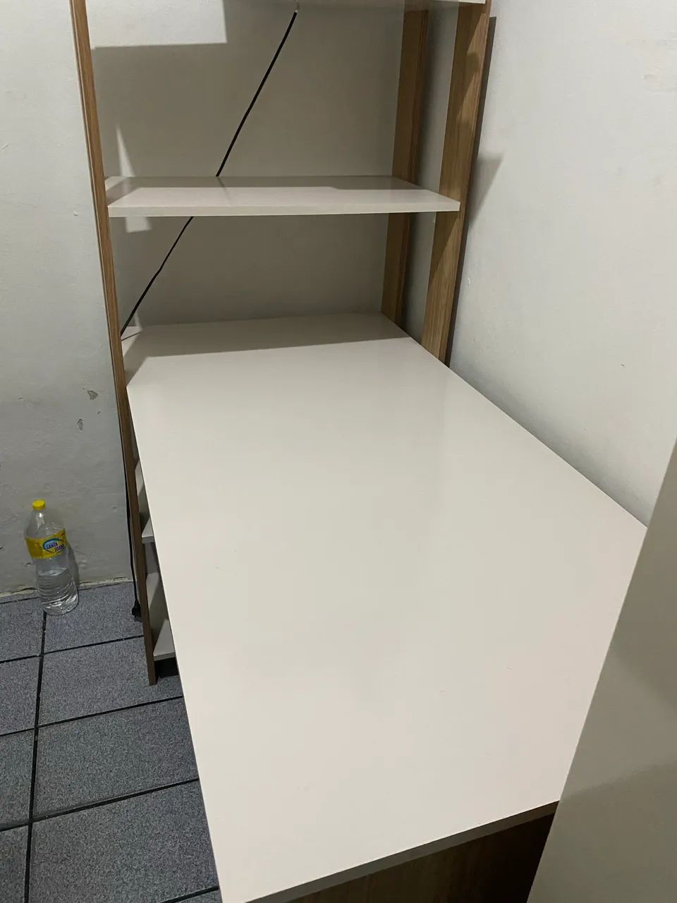 Escrivaninha com estante - Foto 5