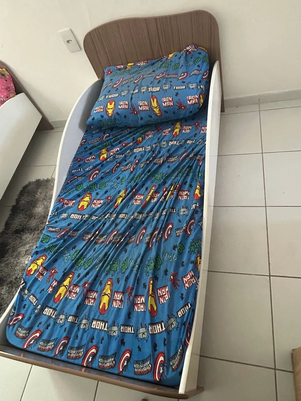 Mini cama , com o tamanho muito legal. Meu filho dormiu nela até 9 anos tranquilo.  - Foto 2