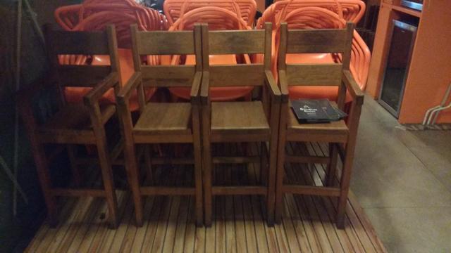 Cadeira infantil para restaurante