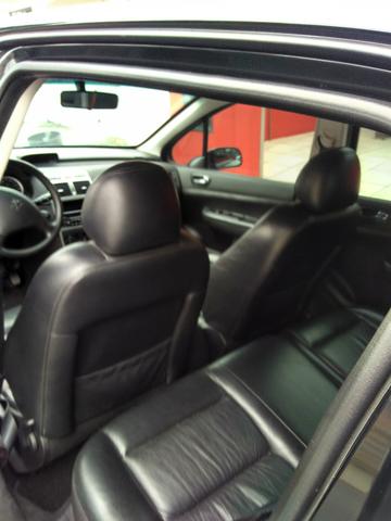 Vendo Peugeot 307 Presenc ano 2006 com ar direção airbags interior em couro valor 18000 - Foto 17