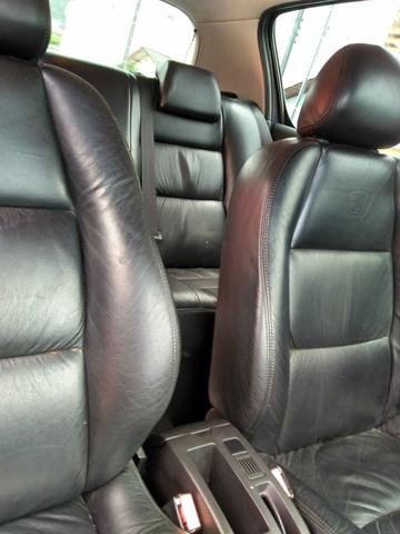 Vendo Peugeot 307 Presenc ano 2006 com ar direção airbags interior em couro valor 18000 - Foto 12