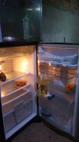 Vendo essa geladeira brastemp frostfree - Foto 5
