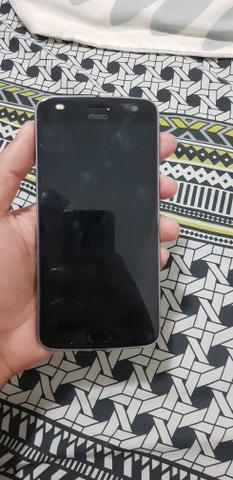 Moto z2 play