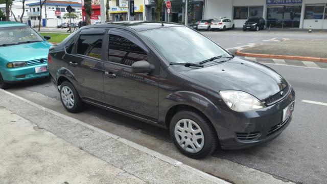 Fiesta sedan 1.6 completo ano 2005