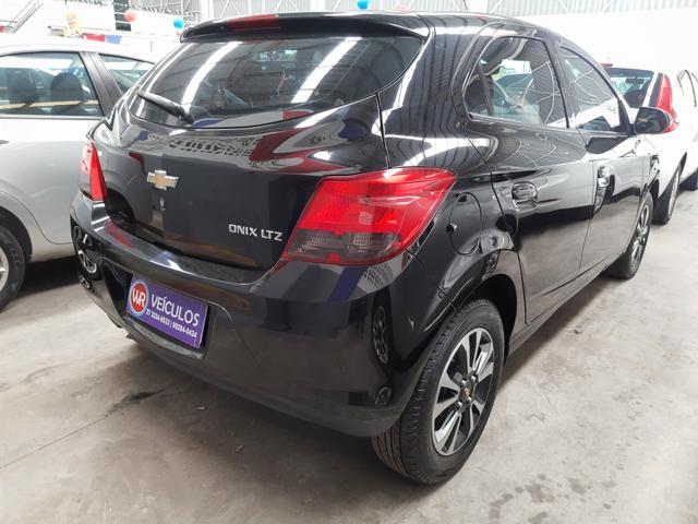 GM Onix LTZ 1.4 AUT 2014/2015 impecável - Foto 4