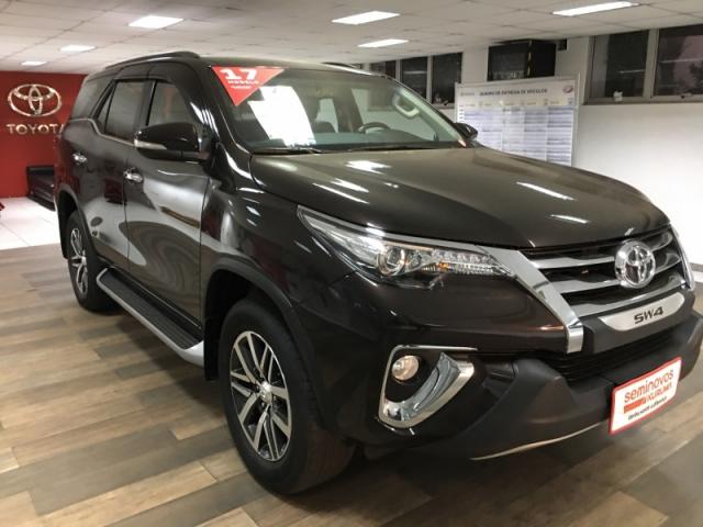 TOYOTA HILUX SW4 2.8 SRX 4X4 7 LUGARES 16V TURBO INTERCOOLER DIESEL 4P AUTOMA. - Foto 2