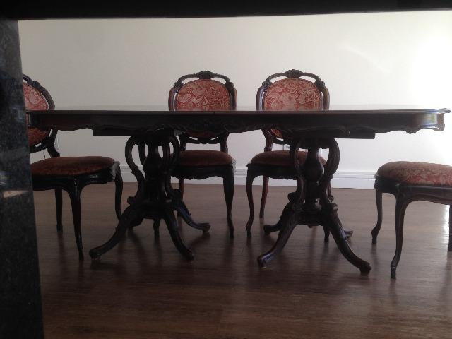 Conjunto de Mesa com 8 Cadeiras no Estilho Luis XV ? Seminovo ? Oportunidade Única - Foto 2